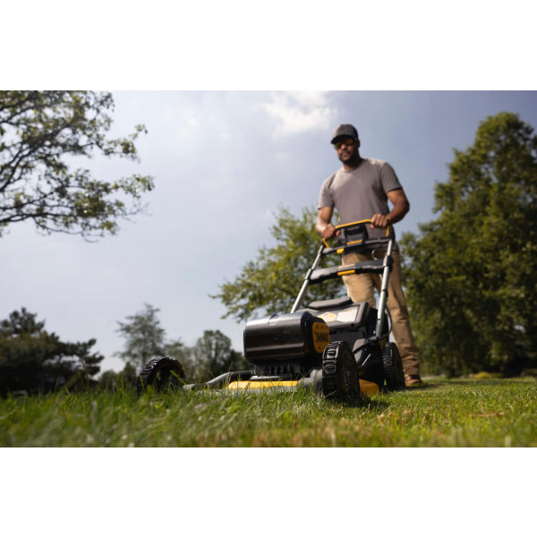 Фото - Газонокосилка аккумуляторная DeWALT DCMWP134W2