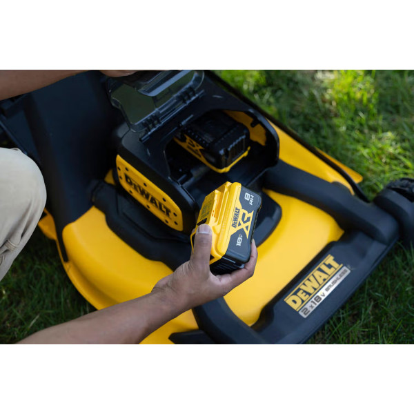 Фото - Газонокосилка аккумуляторная DeWALT DCMWP134W2