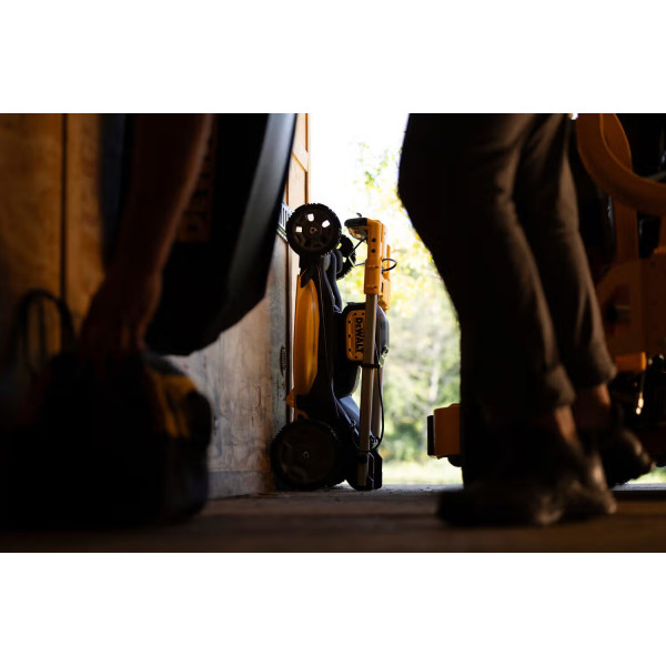 Фото - Газонокосилка аккумуляторная DeWALT DCMWSP156N