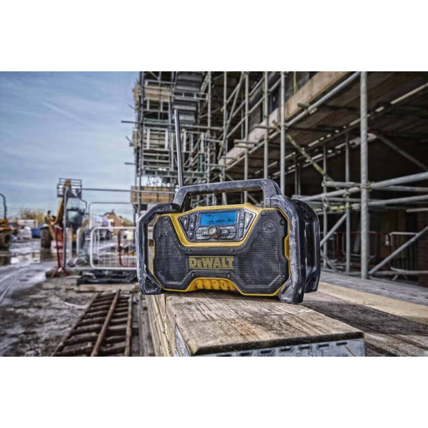 Фото - З/У к аккумуляторной батарее для электроинструментов DeWALT радиоприемник 10.8 В – 54 В, DAB + FM (DCR029)