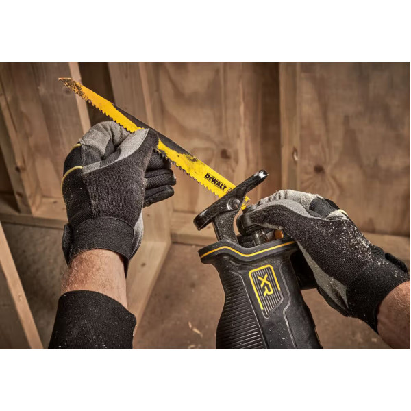 Фото - Пила сабельная DeWALT 18 В XR Li-lon (DCS382NT)