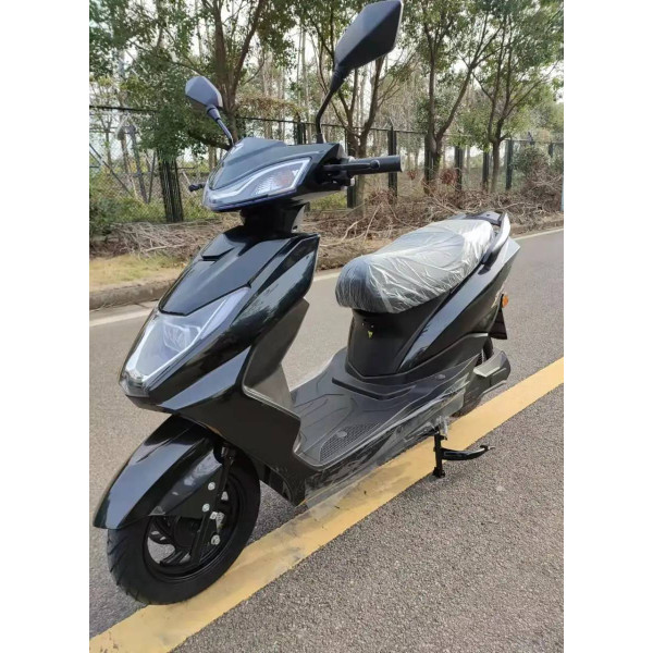 Фото - Электроскутер YADEA LUNA Black