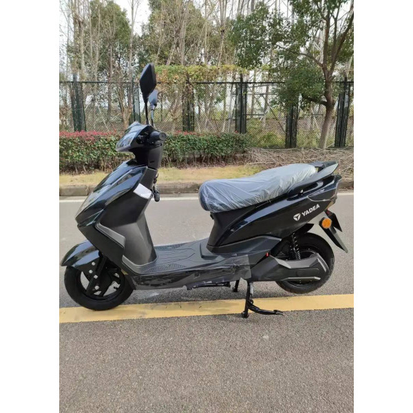 Фото - Электроскутер YADEA LUNA Black