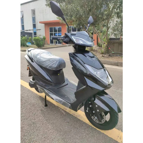 Фото - Электроскутер YADEA LUNA Black