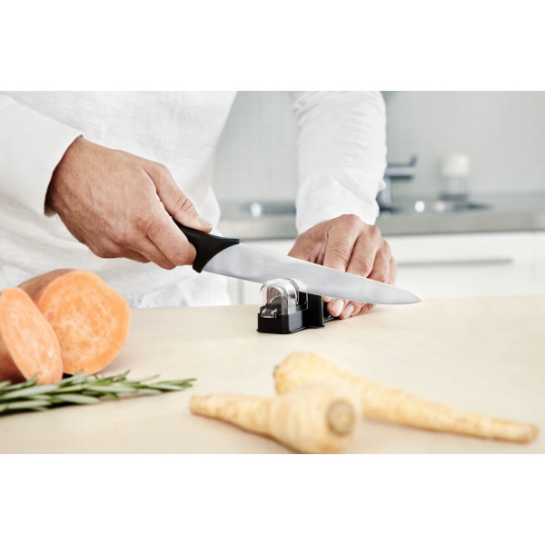 Фото - Нож повара Fiskars Essential 21 см (1023775)