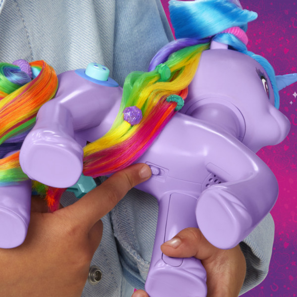 Фото - Коллекционная интерактивная фигурка My Little Pony Хрустальная магия Иззи (F8825)