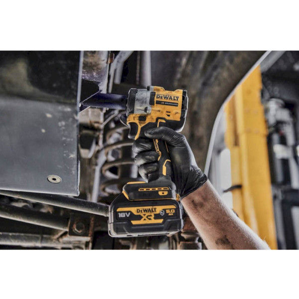 Фото - Гайковерт аккумуляторный DeWALT DCF921D2T
