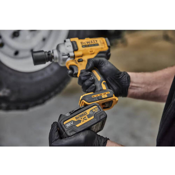 Фото - Гайковерт аккумуляторный DeWALT DCF891N