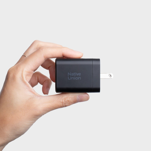 Фото - Сетевое зарядное устройство Native Union Fast GaN Charger PD 45W USB-C Port Black (FAST-PD45-BLK-EU)