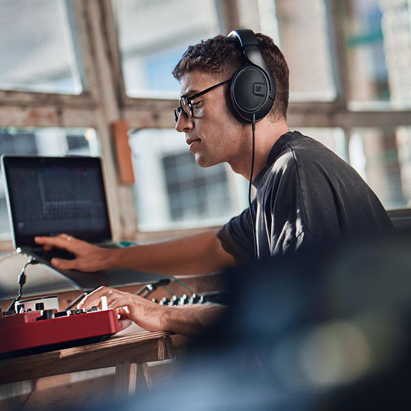 Фото - Наушники накладные проводные Sennheiser HD 400 Pro (700047)
