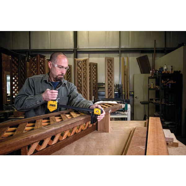 Фото - Струбцина DeWALT XL 600 мм максимальное давление 270 кг (DWHT0-83186)