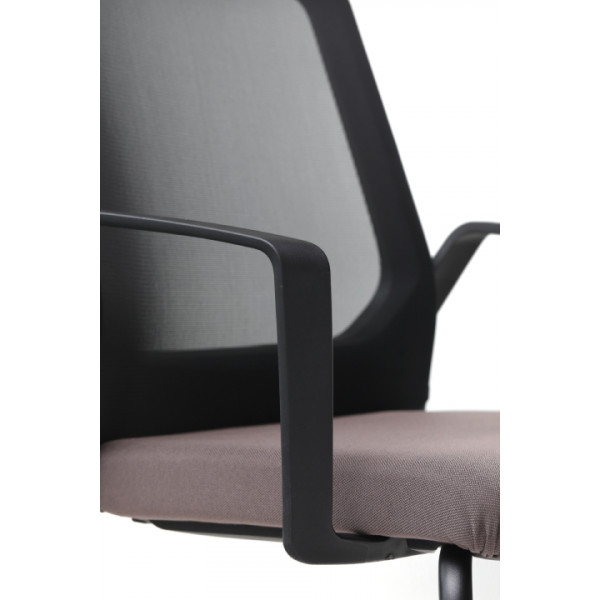 Фото - Кресло офисное Interstuhl BUDDYis3 CSE21 570B ER05//black mesh