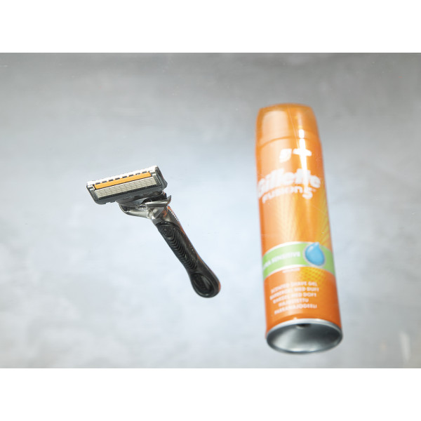 Фото - Подарочный набор для ухода за телом Gillette FUSION 5 ProGlide Бритва+Сменная касета+Гель для бритья 200мл