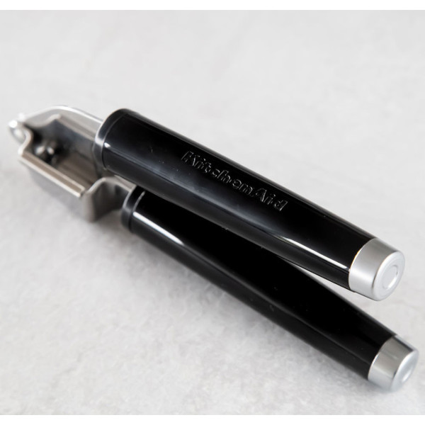 Фото - Пресс для чеснока KitchenAid Classic 19 см черный (KCG132OHOBE)