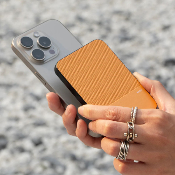 Фото - Батарея мобильная Native Union Classic Magnetic Power Bank 5 000mAh Kraft (PB-5KMS-KFT)