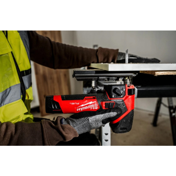 Фото - Электролобзик Milwaukee M12 FJS-0 (4933493347)