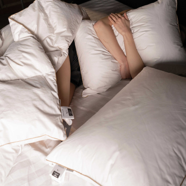 Фото - Подушка стандартная MirSon Hand Made De Luxe White 904 50x70 (2200000555632)