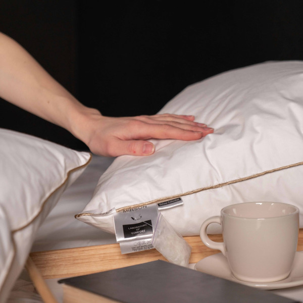 Фото - Подушка стандартная MirSon Hand Made De Luxe White 904 50x70 (2200000555632)