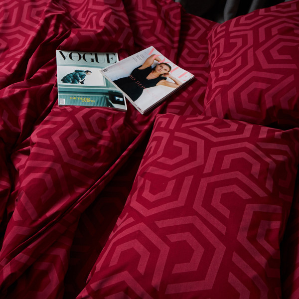 Фото - Комплект постельного белья Moon&Star Бязь Gold Люкс Burgundy Charm 160х220 + 50х70 см 2 шт. (MS-890000079)