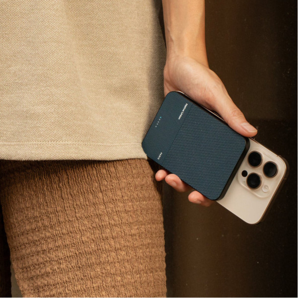 Фото - Батарея мобильная Native Union (Re) Classic Magnetic Power Bank 5 000mAh Black (PB-5KMS-BLK)