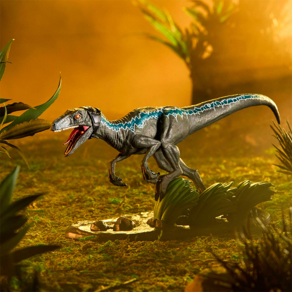 Фото - Коллекционная фигурка Noble Collection JURASSIC WORLD Toyllectible Treasures - Blue 19 см (NN9750)
