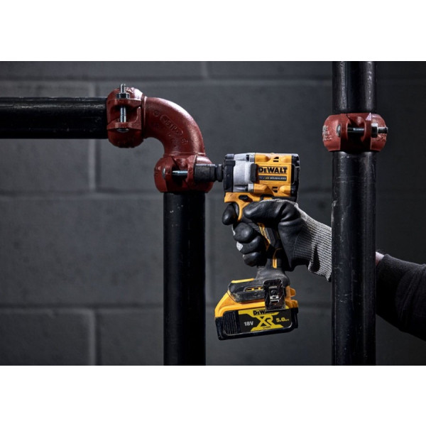 Фото - Гайковерт аккумуляторный DeWALT DCF921P2T