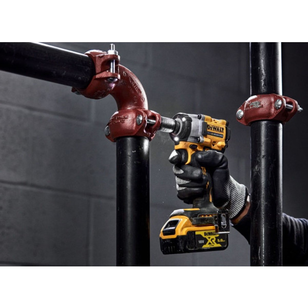 Фото - Гайковерт аккумуляторный DeWALT DCF921P2T