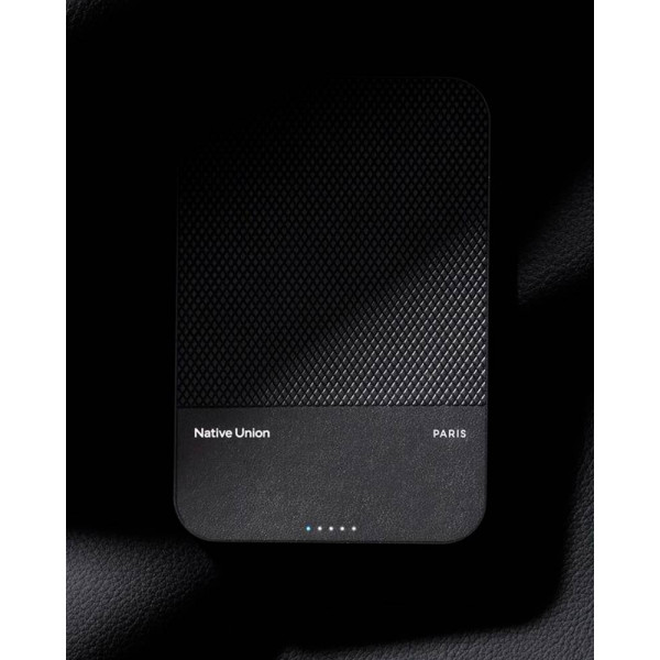 Фото - Батарея мобильная Native Union Classic Magnetic Qi2 5 000mAh Black (PB-5KMS-BLK-Q2)