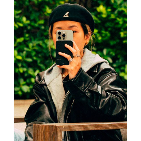 Фото - Батарея мобильная Native Union Classic Magnetic Qi2 5 000mAh Black (PB-5KMS-BLK-Q2)