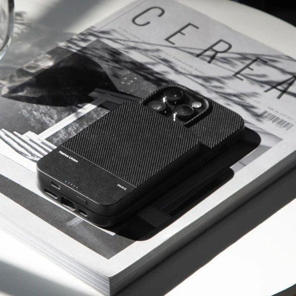 Фото - Батарея мобильная Native Union (Re) Classic Magnetic Power Bank 5 000mAh Black (PB-5KMS-BLK)