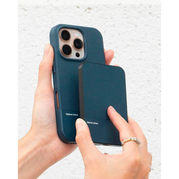 Фото - Батарея мобильная Native Union Classic Magnetic Qi2 5 000mAh Navy (PB-5KMS-NAV-Q2)