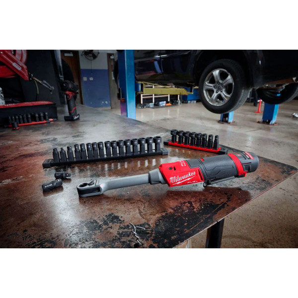 Фото - Гайковерт аккумуляторный Milwaukee M12 FPTR-0 + набор принадлежностей без АКБ и ЗУ (4933480756)