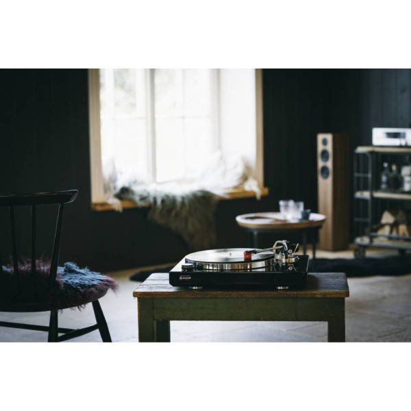 Фото - Виниловый проигрыватель REKKORD AUDIO M 600 (Quintet Red) - HIGH GLOSS BLACK
