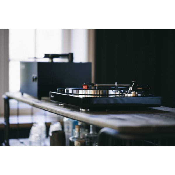 Фото - Виниловый проигрыватель REKKORD AUDIO M 600 (Quintet Red) - HIGH GLOSS BLACK