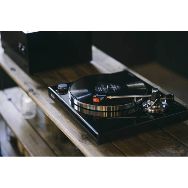 Фото - Виниловый проигрыватель REKKORD AUDIO M 600 (Quintet Red) - HIGH GLOSS BLACK