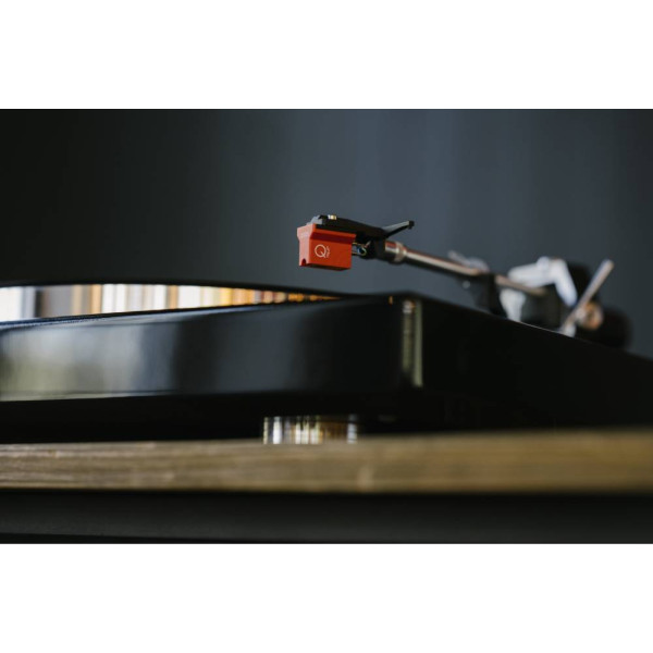 Фото - Виниловый проигрыватель REKKORD AUDIO M 600 (Quintet Red) - HIGH GLOSS BLACK