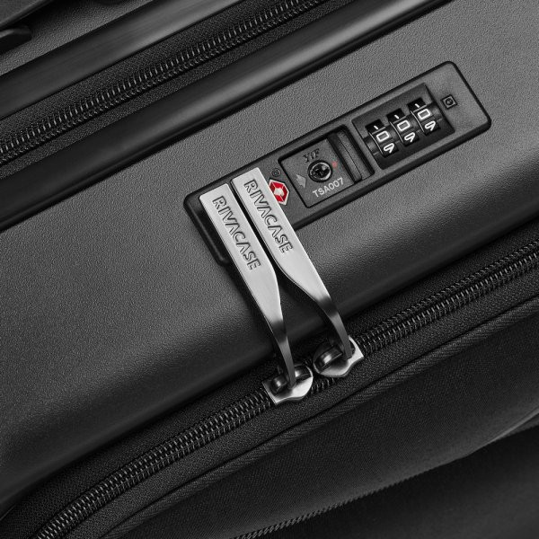 Фото - Чемодан RIVACASE Clark 8181 (Black)
