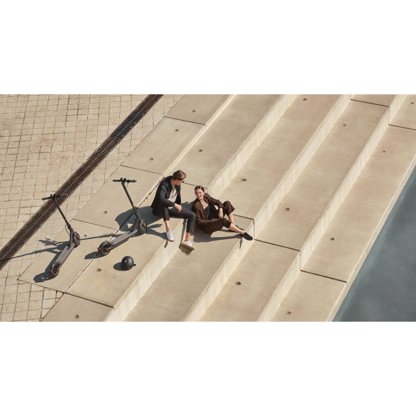 Фото - Электросамокат Xiaomi Mi Electric Scooter 1s Black (DDHBC05NEB)