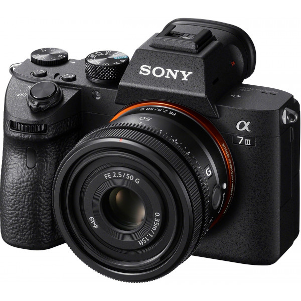 Фото - Объектив к фотокамере Sony 50mm f/2.5 G for NEX (SEL50F25G.SYX)