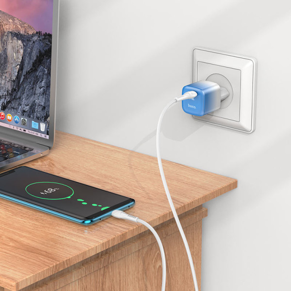 Фото - Сетевое зарядное устройство HOCO C101A single port PD20W Ice Blue (6931474769398)