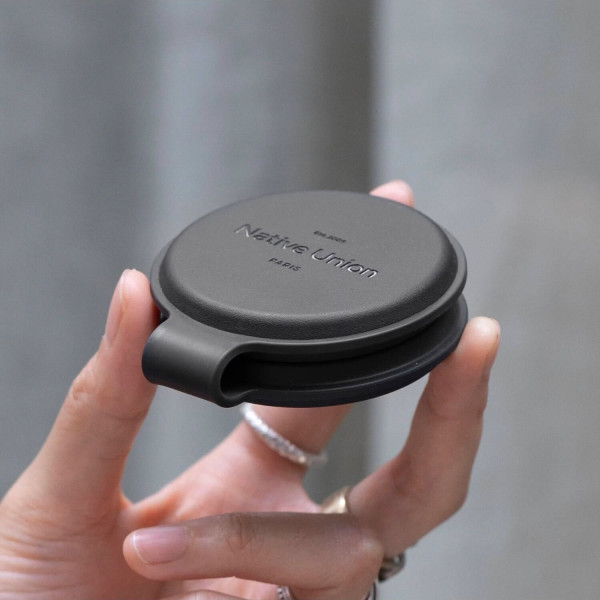 Фото - Беспроводное зарядное устройство Native Union Voyage 2-in-1 Qi2 Wireless Charger Black (VOY-2IN1-WL-BLK)