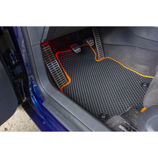 Фото - Коврики из экокожи в салон авто передние EVAtech для Golf (V) MT 3-doors Volkswagen 2003-2009 5 поколение Htb EU (VW33072AB2TL4BBB)