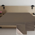 Темно-коричневый