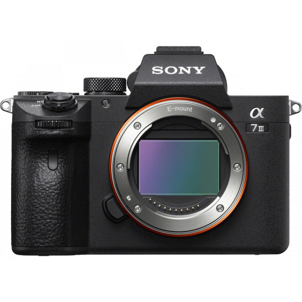Акція на Фотокамера бездзеркальна Sony Alpha A7 Mark III body Black (ILCE7M3B.CEC) від Comfy UA