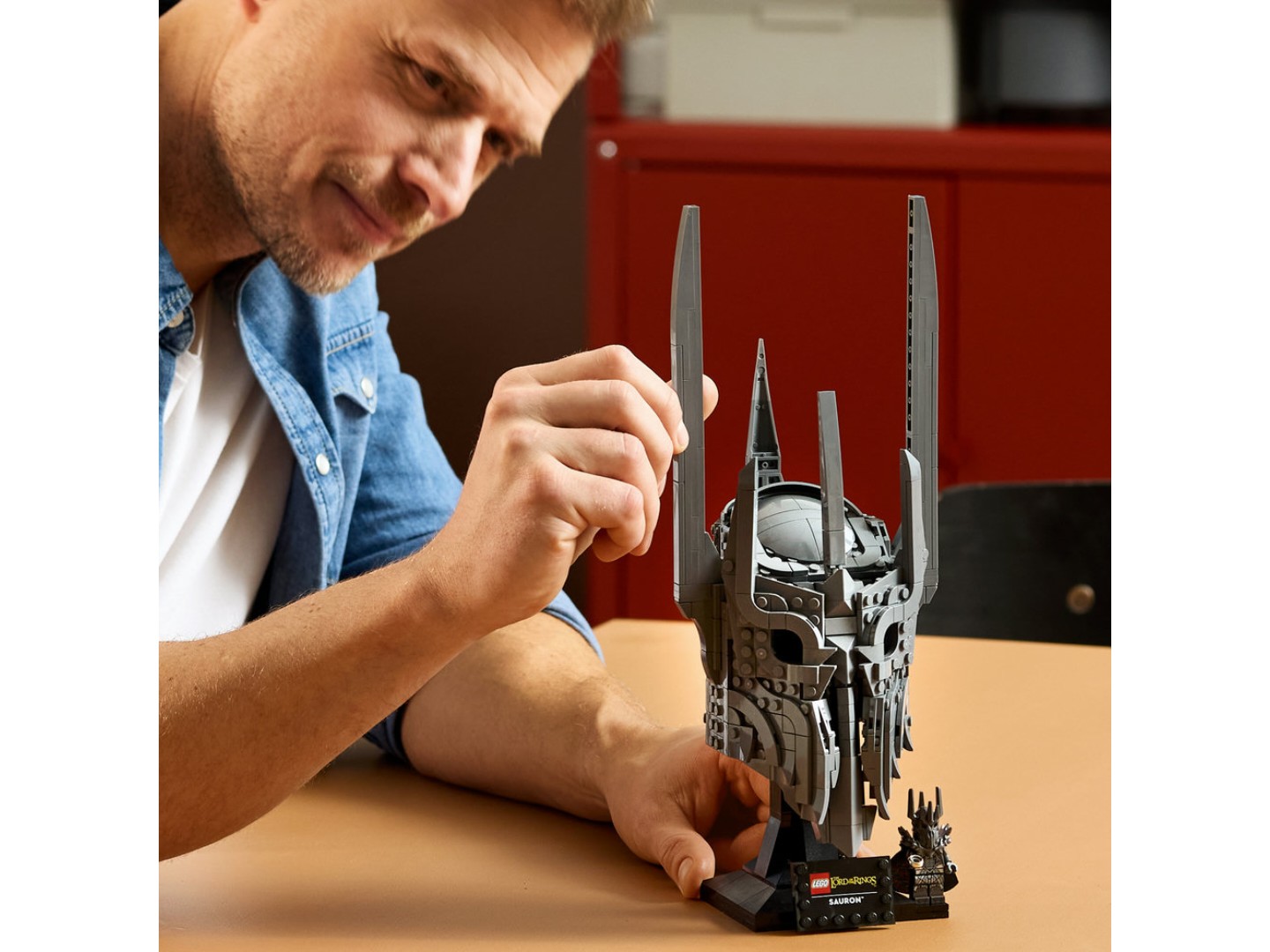 Конструктор LEGO Icons Володар перснів: шолом Саурона (11373) — фото 5