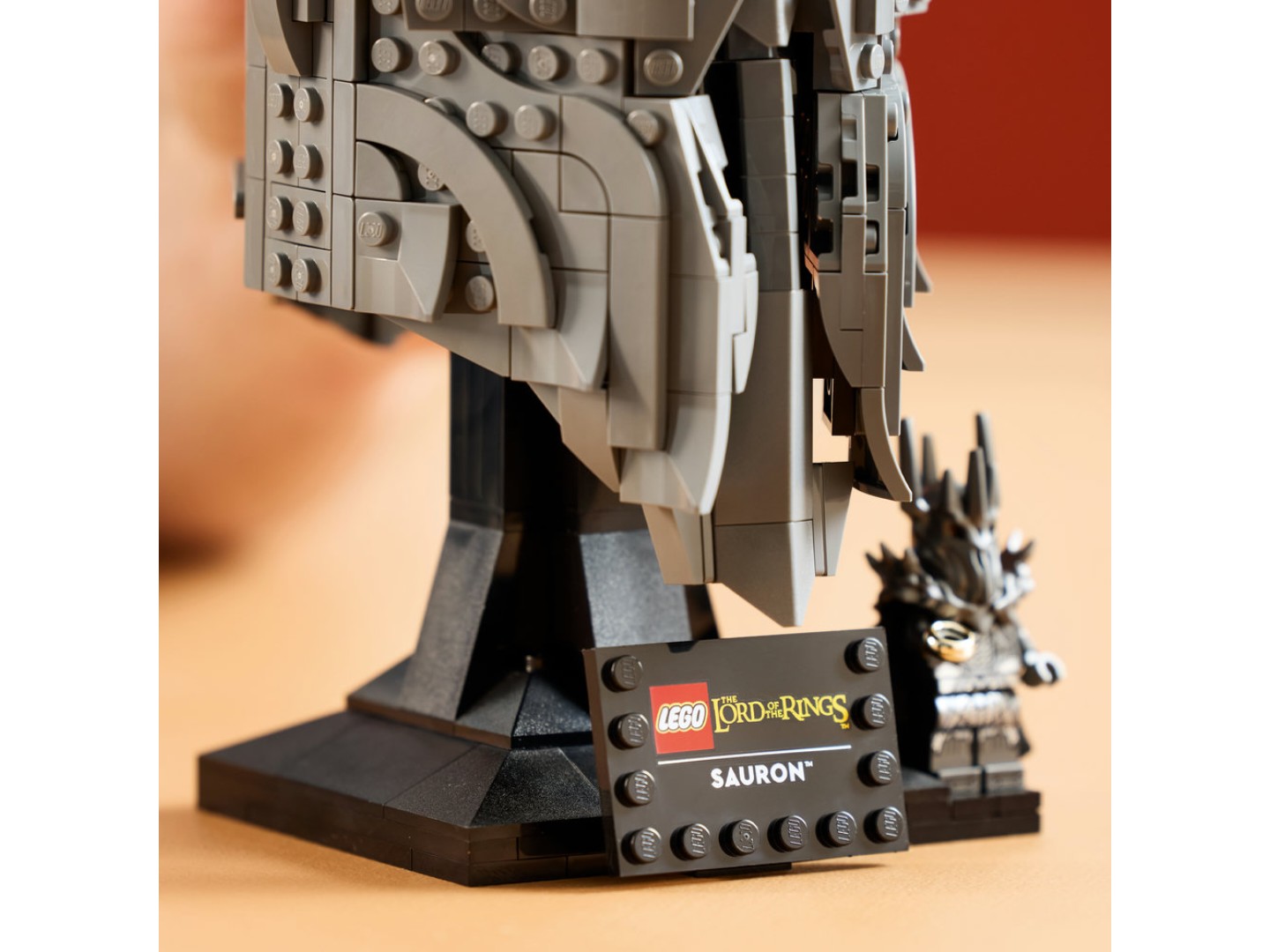 Конструктор LEGO Icons Володар перснів: шолом Саурона (11373) — фото 6