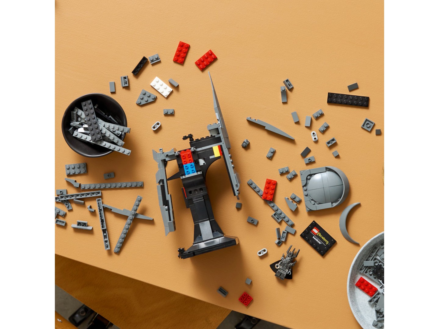 Конструктор LEGO Icons Володар перснів: шолом Саурона (11373) — фото 9