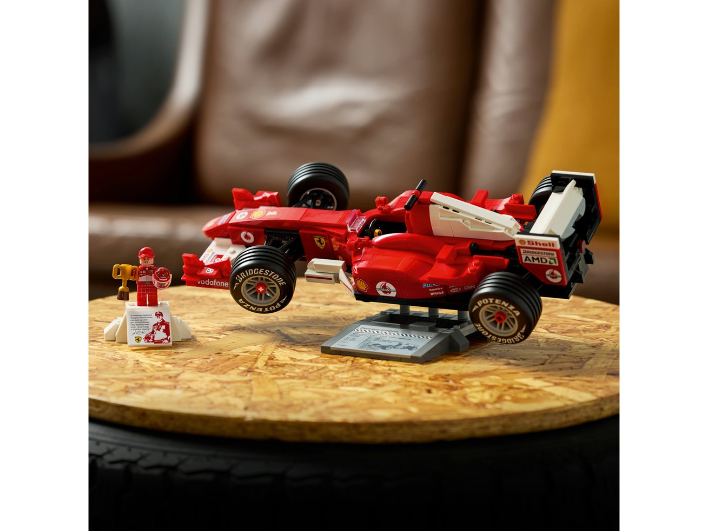 Конструктор LEGO Icons Ferrari F2004 та Michael Schumacher (11375) — фото 9
