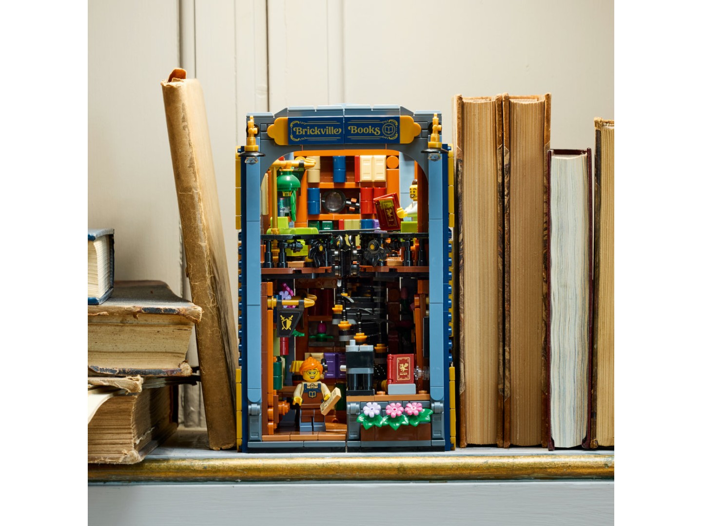 Конструктор LEGO Icons Книгарня: книжковий куточок (11379) — фото 9