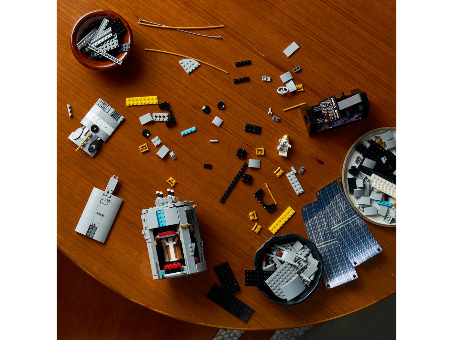 Конструктор LEGO Icons Космічний телескоп «Габбл» (11382) — фото 10